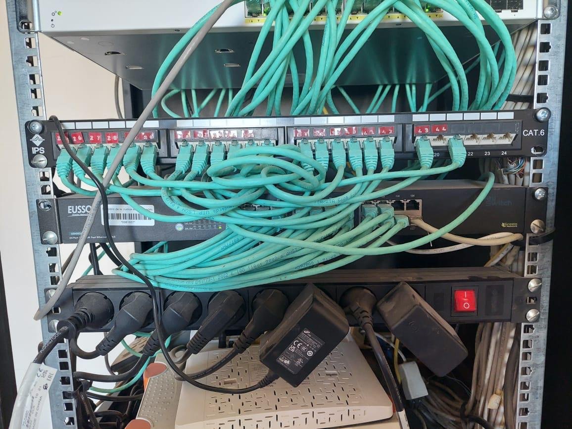 Installation professionnelle de câblage informatique structuré par PERWORK à Meknès